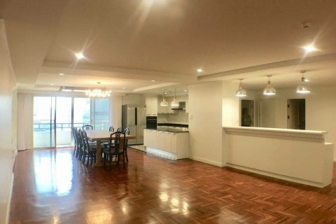 Condo in Bangkok, Thailand, 3 bedrooms  № 157479