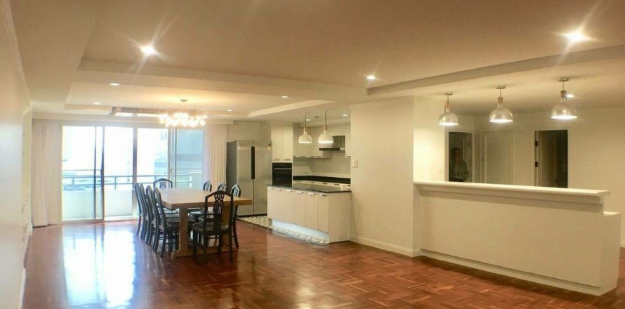 Condo in Bangkok, Thailand, 3 bedrooms  № 157479
