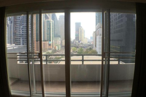 Condo in Bangkok, Thailand, 3 bedrooms  № 157479 - photo 2