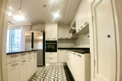 Condo in Bangkok, Thailand, 3 bedrooms  № 157479 - photo 10