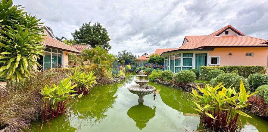Propriété commerciale à Pattaya, Thaïlande 1500 m2 № 196462