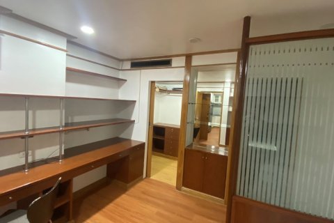 Кондоминиум с 2 спальнями в Ваттхане, Бангкок, Таиланд № 201147 - фото 2