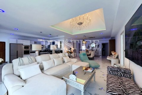 Haus in Pattaya, Thailand 6 Schlafzimmer № 233235 - Foto 2