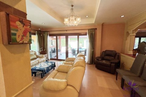 Villa in Chiang Mai, Thailand 6 bedrooms № 162621 - photo 1