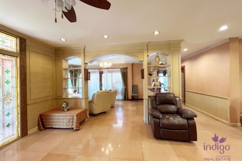 Villa in Chiang Mai, Thailand 6 bedrooms № 162621 - photo 2