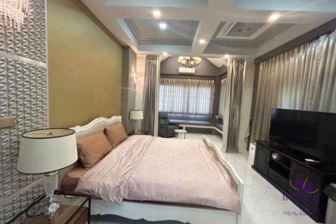 Villa in Chiang Mai, Thailand 4 bedrooms № 162620 - photo 14