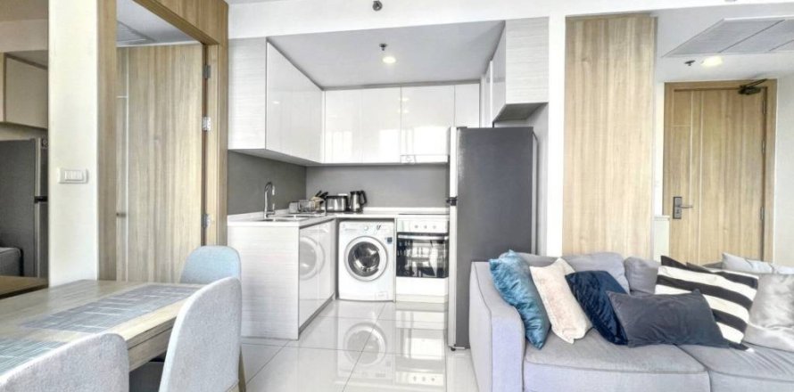 Condo in Pattaya, Thailand, 2 bedrooms  № 163861