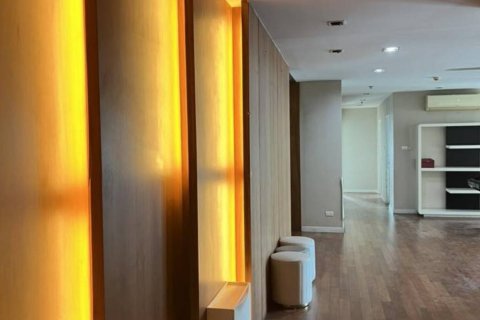 Penthouse in Huai Khwang, Bangkok, Thailand 6 bedrooms № 146984 - photo 3