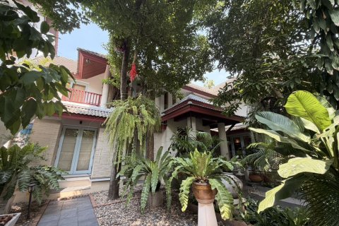 House in Bangkok, Thailand 2 bedrooms № 173238