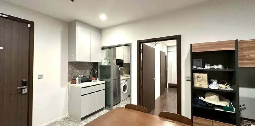 Condo à Phra Khanong, Bangkok, Thaïlande, 2 chambres  № 163221