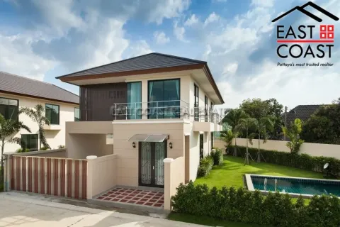 Casa de 4 dormitorios en Pattaya, Tailandia № 213345 - foto 3