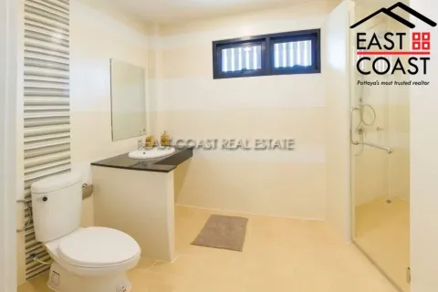 Casa de 4 dormitorios en Pattaya, Tailandia № 213345 - foto 8