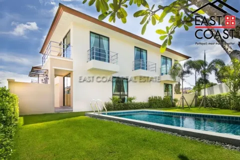Casa de 4 dormitorios en Pattaya, Tailandia № 213345 - foto 2