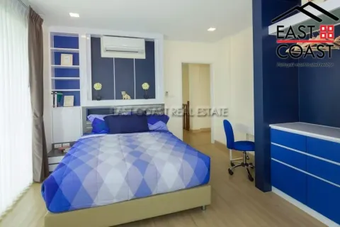 Casa de 4 dormitorios en Pattaya, Tailandia № 213345 - foto 12
