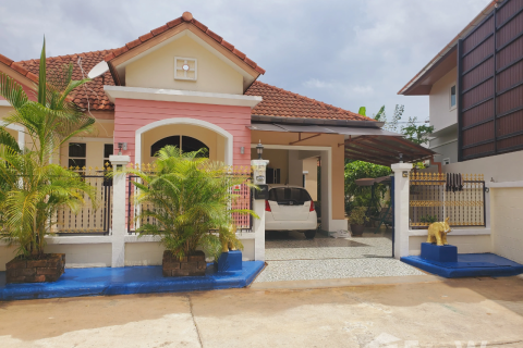 House in Phuket, Thailand 3 bedrooms № 135599 - photo 1