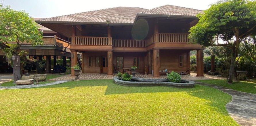Maison à Chiang Mai, Thaïlande 7 chambres № 75065