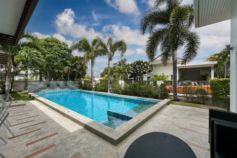 Villa in Hua Hin, Thailand 3 bedrooms № 168561 - photo 3