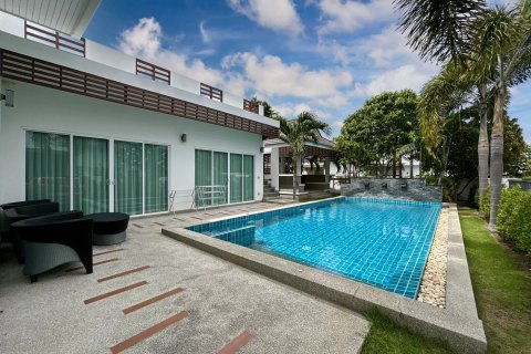 Villa in Hua Hin, Thailand 3 bedrooms № 168561 - photo 2