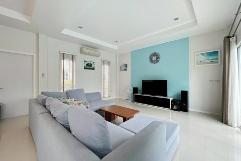 Villa in Hua Hin, Thailand 3 bedrooms № 168561 - photo 16