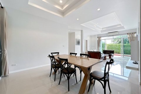 Villa in Hua Hin, Thailand 3 bedrooms № 168562 - photo 16