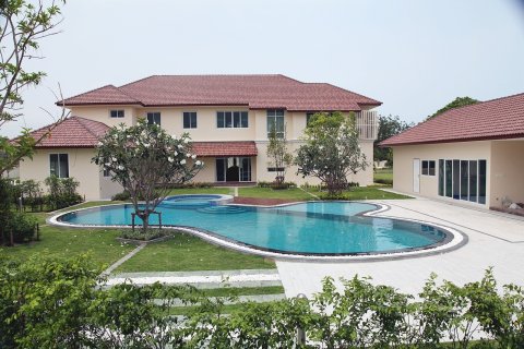 Villa in Cha-am, Thailand 7 bedrooms № 168567 - photo 2