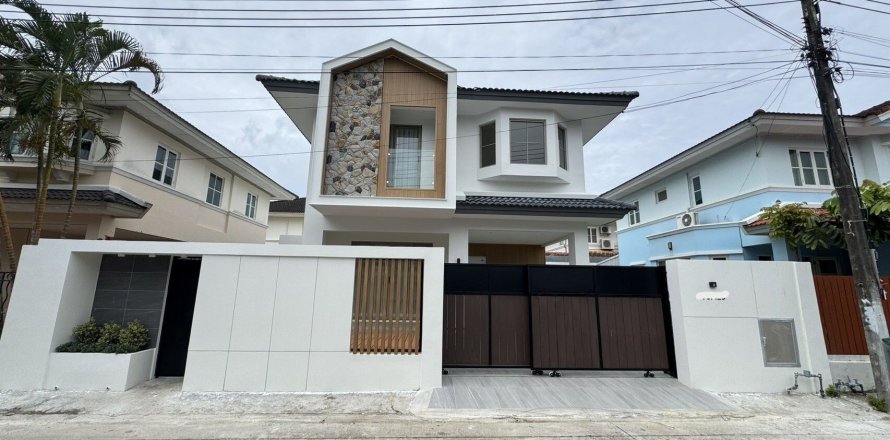 House in Phuket, Thailand 3 bedrooms № 136190