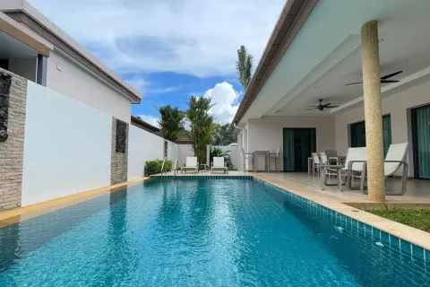 Villa in Phuket, Thailand 2 bedrooms № 164197 - photo 1