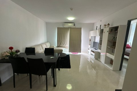 Condo in Phuket, Thailand, 2 bedrooms  № 136788 - photo 13