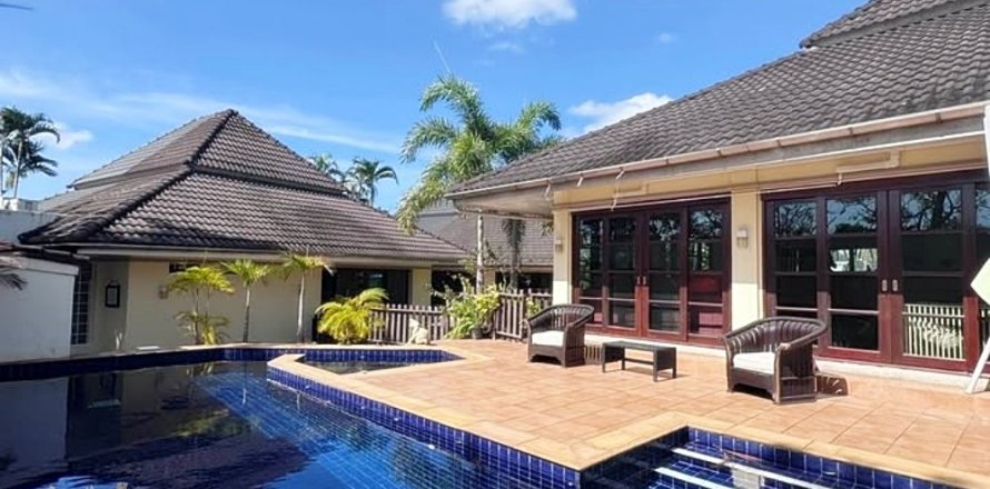 Villa in Kathu, Thailand 4 bedrooms № 179339