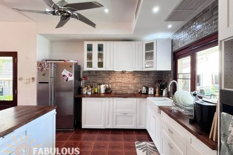 Villa in Kathu, Thailand 4 bedrooms № 179339 - photo 4
