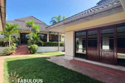 Villa in Kathu, Thailand 4 bedrooms № 179339 - photo 6