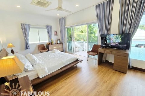 Villa in Kathu, Thailand 4 bedrooms № 179338 - photo 9