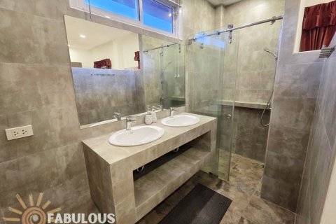 Villa in Kathu, Thailand 4 bedrooms № 179338 - photo 6