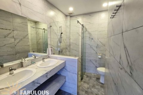 Villa in Kathu, Thailand 4 bedrooms № 179338 - photo 12
