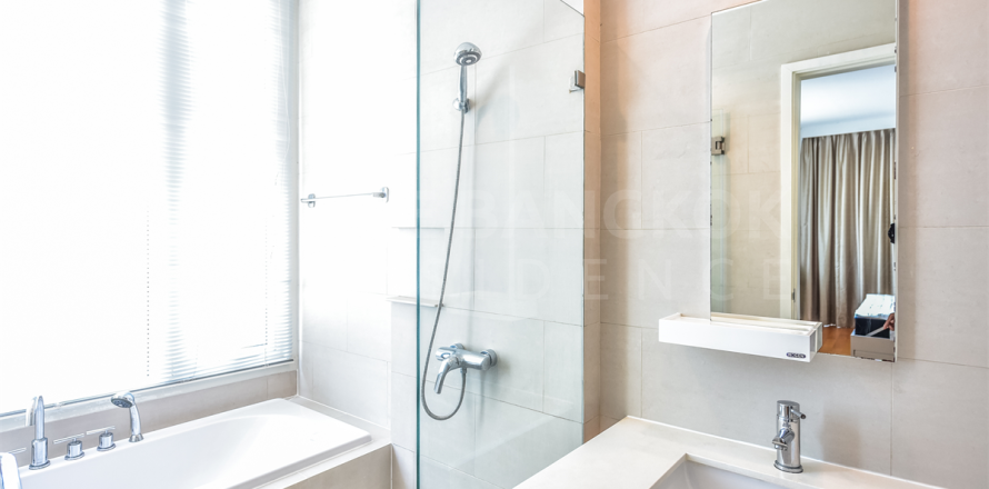 Condo in Bangkok, Thailand, 3 bedrooms  № 185124