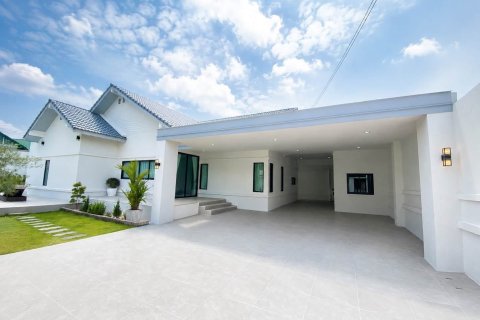 Chalet de 3 dormitorios en Pattaya, Tailandia № 220574
