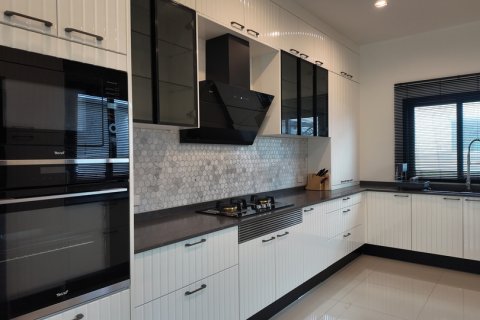Villa in Pattaya, Thailand 4 Schlafzimmer № 220573 - Foto 10