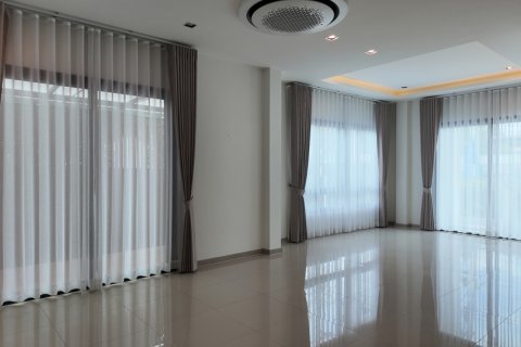 Villa in Pattaya, Thailand 4 Schlafzimmer № 220573 - Foto 8