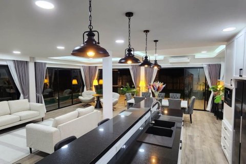 Villa in Pattaya, Thailand 5 Schlafzimmer № 220570 - Foto 5