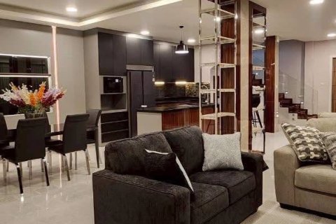 Villa in Pattaya, Thailand 4 Schlafzimmer № 220571 - Foto 5