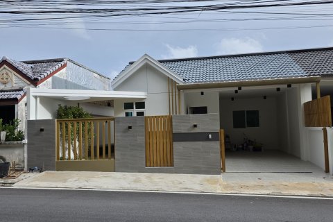 Townhouse in Phuket, Thailand 3 bedrooms № 149299 - photo 1