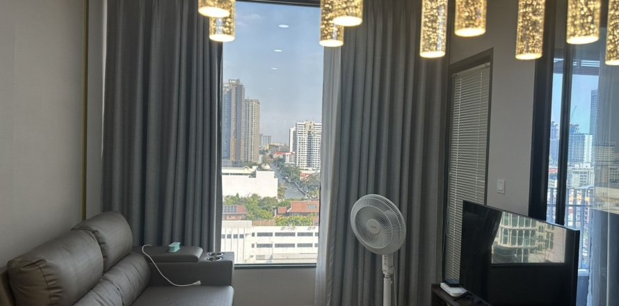 Studio dans le Condo à Huai Khwang, Bangkok, Thaïlande  № 160304