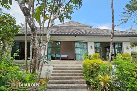 Villa in Kathu, Thailand 4 bedrooms № 179751 - photo 2