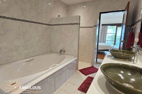 Villa in Kathu, Thailand 4 bedrooms № 179751 - photo 9