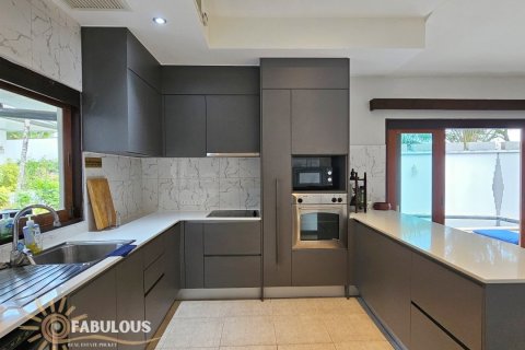 Villa in Kathu, Thailand 4 bedrooms № 179751 - photo 6
