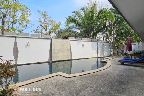Villa in Kathu, Thailand 4 bedrooms № 179751 - photo 17