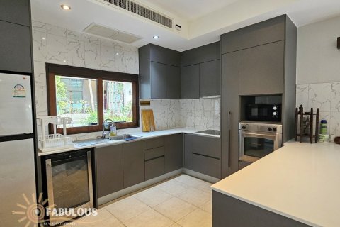 Villa in Kathu, Thailand 4 bedrooms № 179751 - photo 4