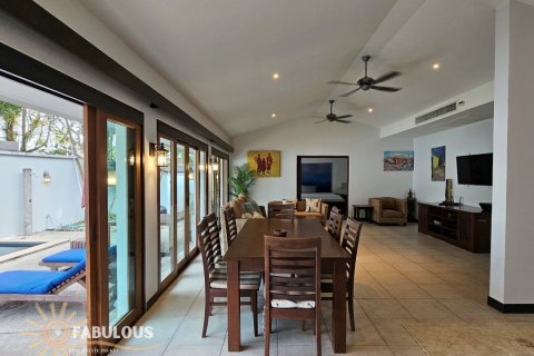 Villa in Kathu, Thailand 4 bedrooms № 179751 - photo 11