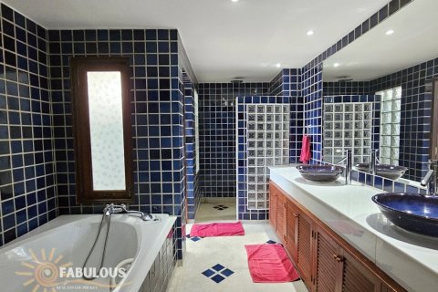 Villa in Kathu, Thailand 4 bedrooms № 179751 - photo 20
