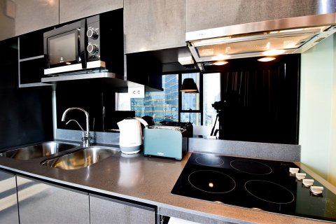 Condo in Watthana, Bangkok, Thailand, 2 bedrooms  № 139442 - photo 12